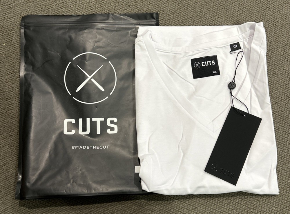 Men’s CUTS Clothing White AO V Neck Curve Hem Tee Shirt NEW Size XXL *A4