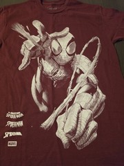 Marvel Spider-Man Web Shooting T-Shirt Burgandy Size Medium