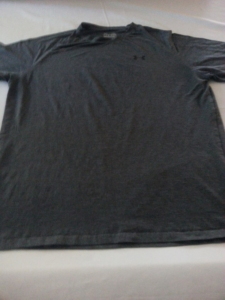 UNDER ARMOUR MENS XL GRAY LOOSE HEATGEAR TSHIRT POLYESTER ELASTANE