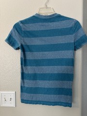 American Eagle Men’s Athletic Fit V-Neck T-Shirt Blue Striped Size