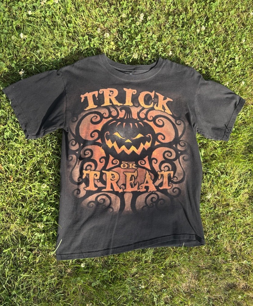 Liquid Blue Trick or Treat Y2K Graphic T-shirt Size Medium