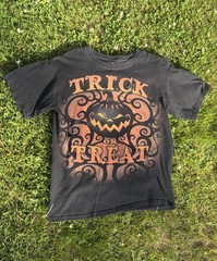 Liquid Blue Trick or Treat Y2K Graphic T-shirt Size Medium