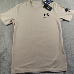 Under Armour Shirt Mens Small Beige Freedom Flag Graphic Crew Neck 1370810