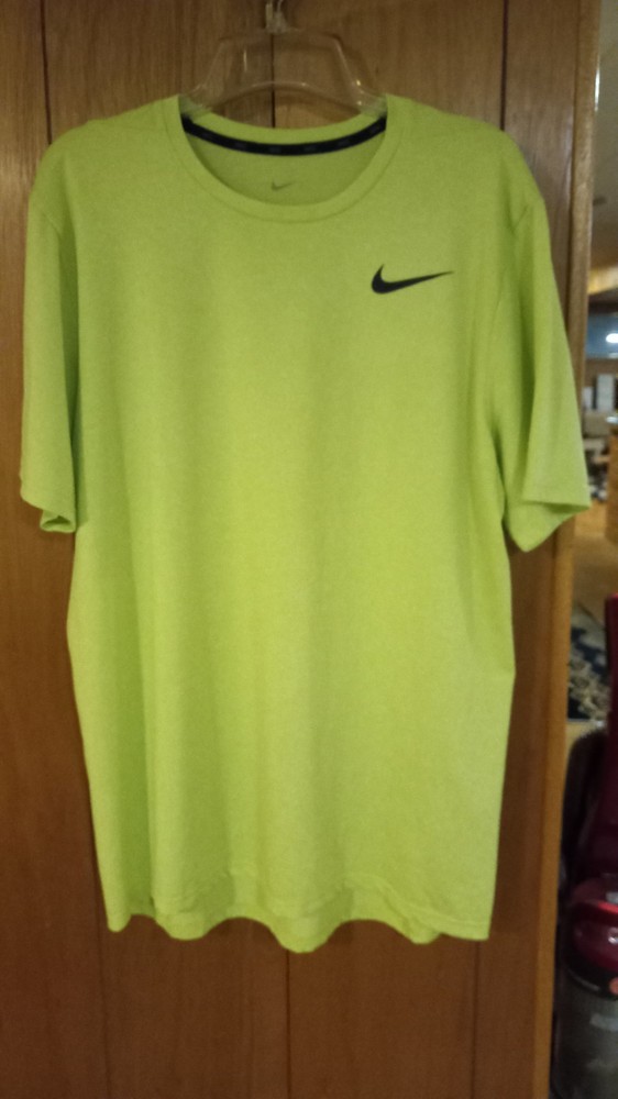 NIKE Mens Yellow Short Sleeve Dri-fit shirt! Stretchable! Size Large