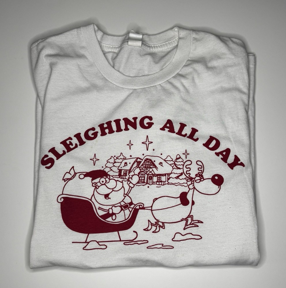 Sleighing All Day Santa Claus White Cotton Knit Graphic Short Sleeve T-Shirt M