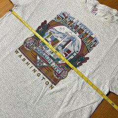 Lot 2 – Vintage 90s Seattle Washington Space Needle Rainer moon T-Shirt USA XL