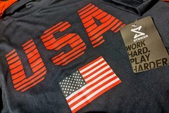 MENS USA FLAG TSHIRT. NAVY BLUE RED WHITE. STRIKER BRAND, Sz L. POLYESTER. Cool!