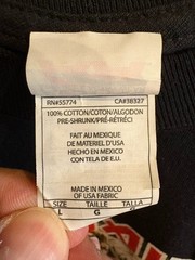 Used vintage concert t-shirt. Size fits M/L.