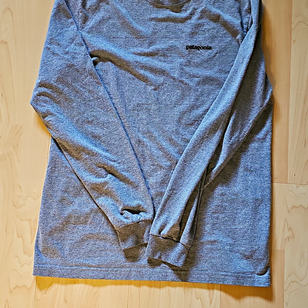 Patagonia Men’s L Gray Long Sleeve Crew Neck Graphic Logo T-Shirt