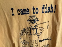 2004 Roswell New Mexico FISHING ALIEN Yellow GILDAN Graphic Funny T-shirt SZ L