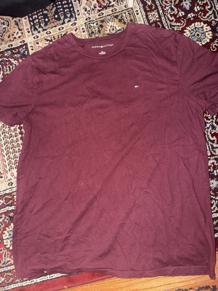 Tommy Hilfiger Men’s Burgundy Solid Logo Crew Neck Short Sleeve T-Shirt L