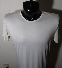 UNI QLO White Short Sleeve Compression T-Shirt Size L NWOT