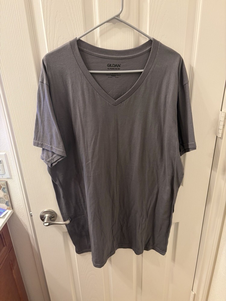 Gildan Mens Short Sleeve Cotton V Neck Stylish T-Shirt XL – New