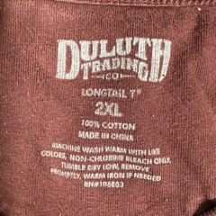 Duluth Trading Co Mens 2XL Longtail T Relaxed Fit Burgundy Pocket T Shirt