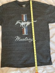 Ford Mustang T-shirt Mens LARGE Pony Stripes Logo Classic Retro Racing Gray EUC