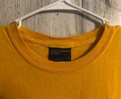 vtg University of New Haven Graphic Tee T-Shirt Sz L MV SPORT Gold Spellout
