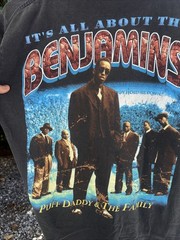 1990’s Puff Daddy No Way Out and The Family – Biggie Rap Tee 22.5×27