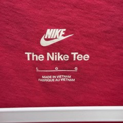 Nike Red T-Shirt White Embroidered Swoosh Size Men’s Large Sportswear
