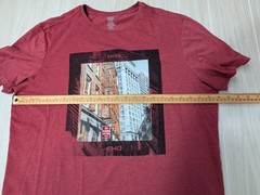 DH3 Men T-Shirt XL Heathered Maroon Red Modern Fit City scape scene no standing