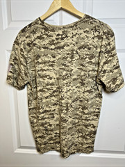 Atlanta Braves Digital Camo T‑Shirt Large Code 5 Flag Sleeve Distressed Military