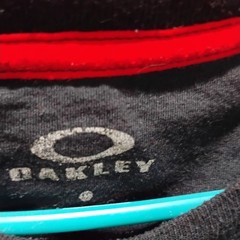 black oakley t shirt XXL with design on front chest short sleeve