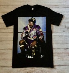 NEW- KOBE BRYANT- CHAMPIONSHIP PHOTO – T-SHIRT