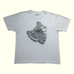 NEW BALANCE VTG Y2K USA MADE 990 RUNNING SHOE CLASSIC GRAPHIC WHITE T SHIRT SZ L