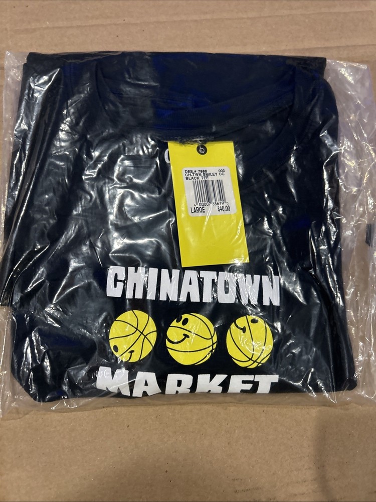 Chinatown Market Men’s T-Shirt Size Large