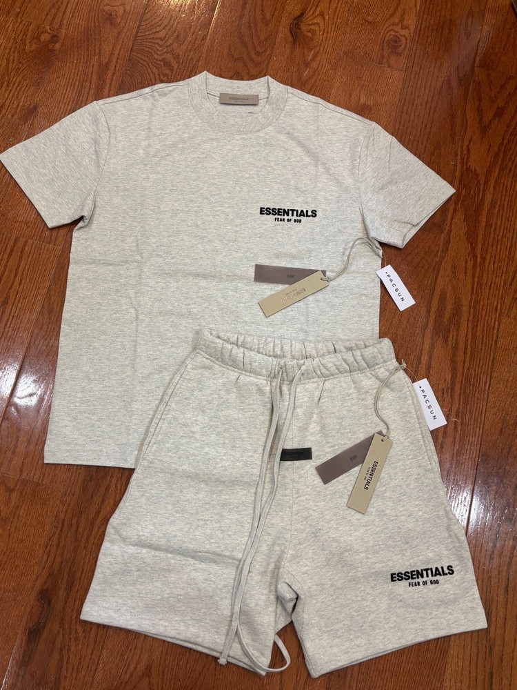 Essentials Set T-shirt and Short in Light Oatmeal (size XL)