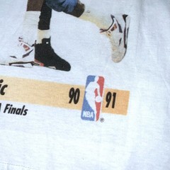 Michael Jordan VS Magic Johnson T-Shirt Men’s Medium White Cotton NBA Finals
