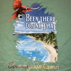 Vintage Tommy Bahama ‘Been There, Drone That’ Parrot w GoPro On Beach Shirt Med
