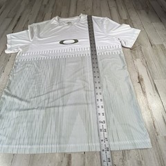 Oakley Tee, white with Green logo. Size Large Regular Fit