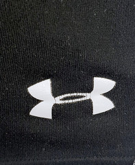 UNDER ARMOUR HEATGEAR Mens Black SLEEVELESS SPORTS TOP VEST Stretch – S -RRP £35