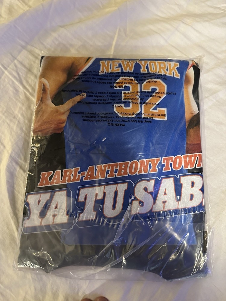 Karl Anthony Towns Slam Cover -Black Large Tee Shirt
