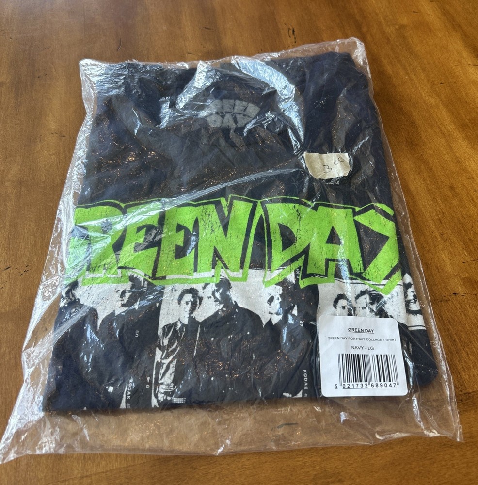 Green Day Large Navy Short Sleeve Portrait Collage T-Shirt Never Worn New