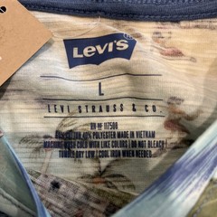 Levi’s Mens Hawaiian pocket T-Shirt Size Large Clear Water Casual NWT