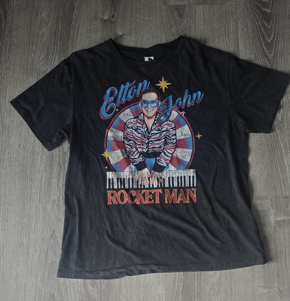 Elton John Rocket Man Short Sleeve Graphic Tee Medium