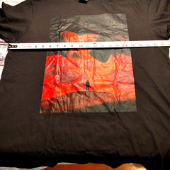 T-Shirt Black w/ image of a Red planet, Large 100% cotton men and women