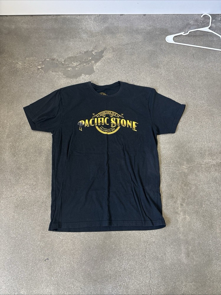 Pacific Stone black & yellow graphic t-shirt men’s sz L