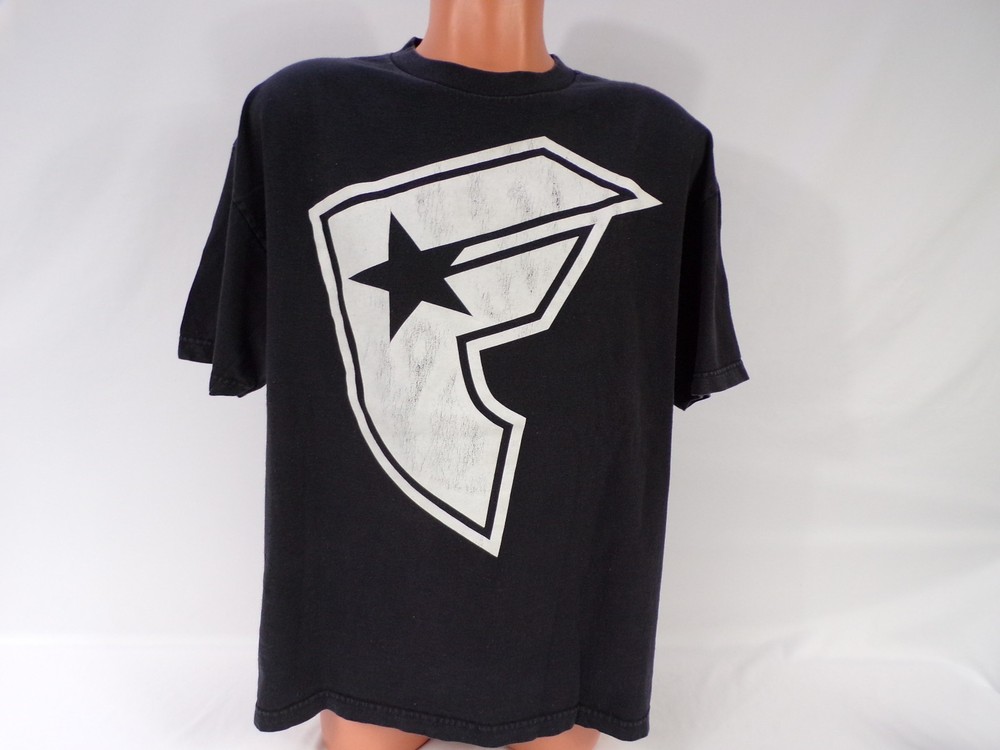 Vintage Famous Stars Straps Killer Distribution T Shirt Men XL Black Cotton G26