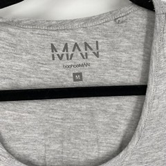 Man BooHoo Men Men’s Scoop Neck Gray Sleeveless Shirt size M
