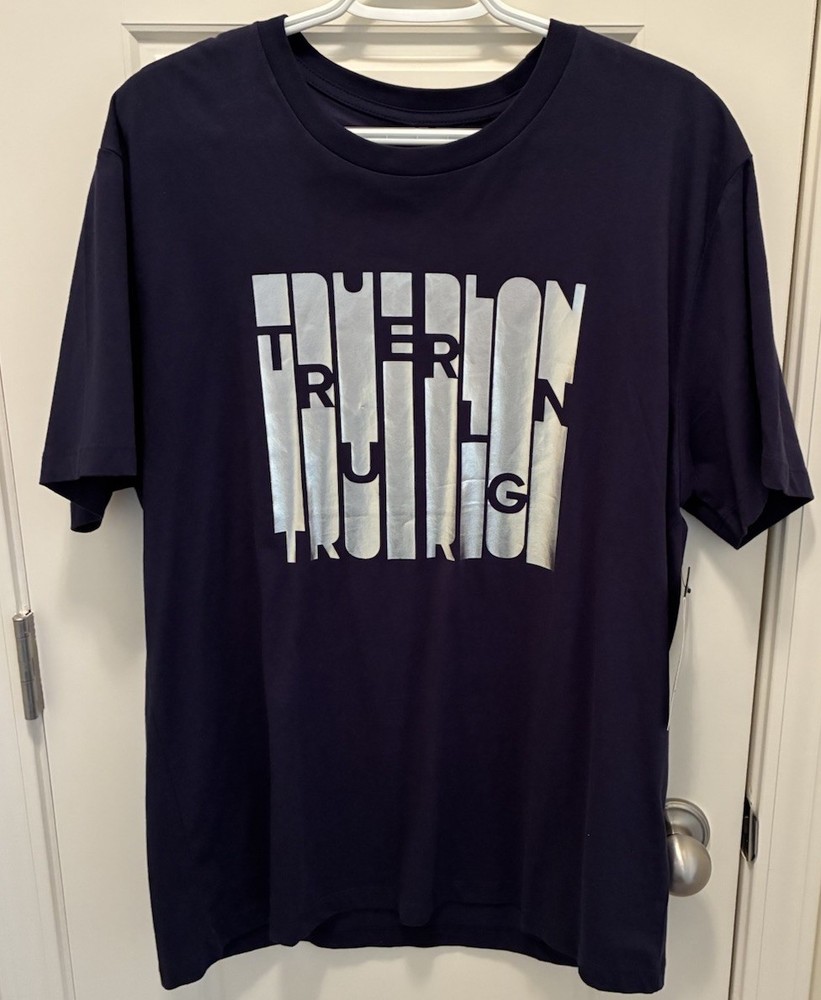 True Religion Men’s Tee Shirt Metallic Front Design Size XL 100% Cotton New/Tags