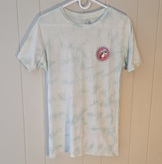 Buc-ee’s Men’s S Light Blue/White Tie-Dye Graphic Logo Crew Neck Cotton Tee