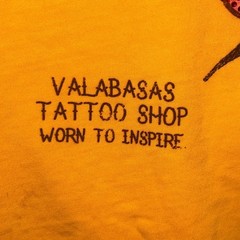 Valabasas Vintage Worn To Inspire Cobra Skull Tattoo Shop Yellow T-Shirt Small