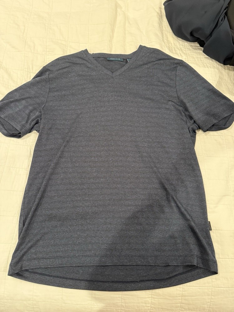 Perry Ellis Men’s L Gray Short Sleeve V-Neck Polyester Knit Solid T-Shirt