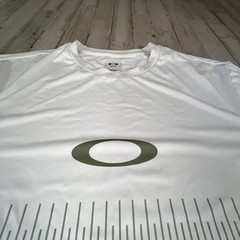 Oakley Tee, white with Green logo. Size Large Regular Fit