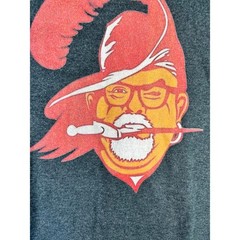 men’s charcoal gray Buccaneers logo t-shirt extra large excellent