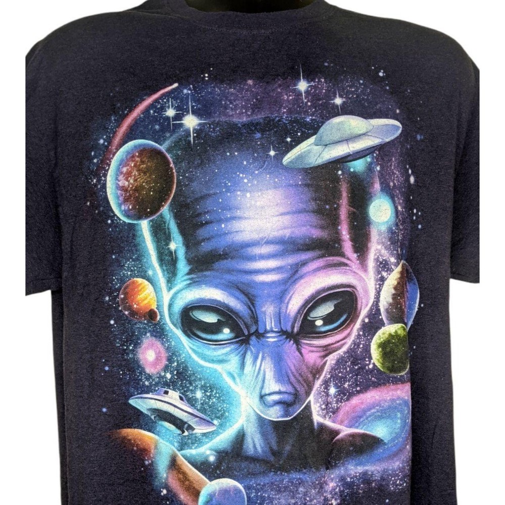 Alien UFO Space Tshirt Size Large Purple Graphic Print