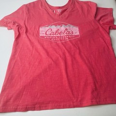 Cabela’s Red Graphic Logo Print T-Shirt V-Neck Short Sleeve Cotton Knit L