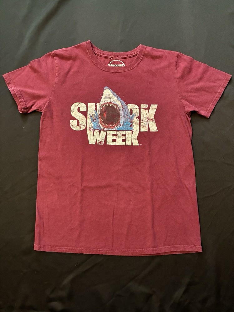 Shark Week Men’s T-Shirt Sz M Graphic Maroon Red Discovery Channel Store